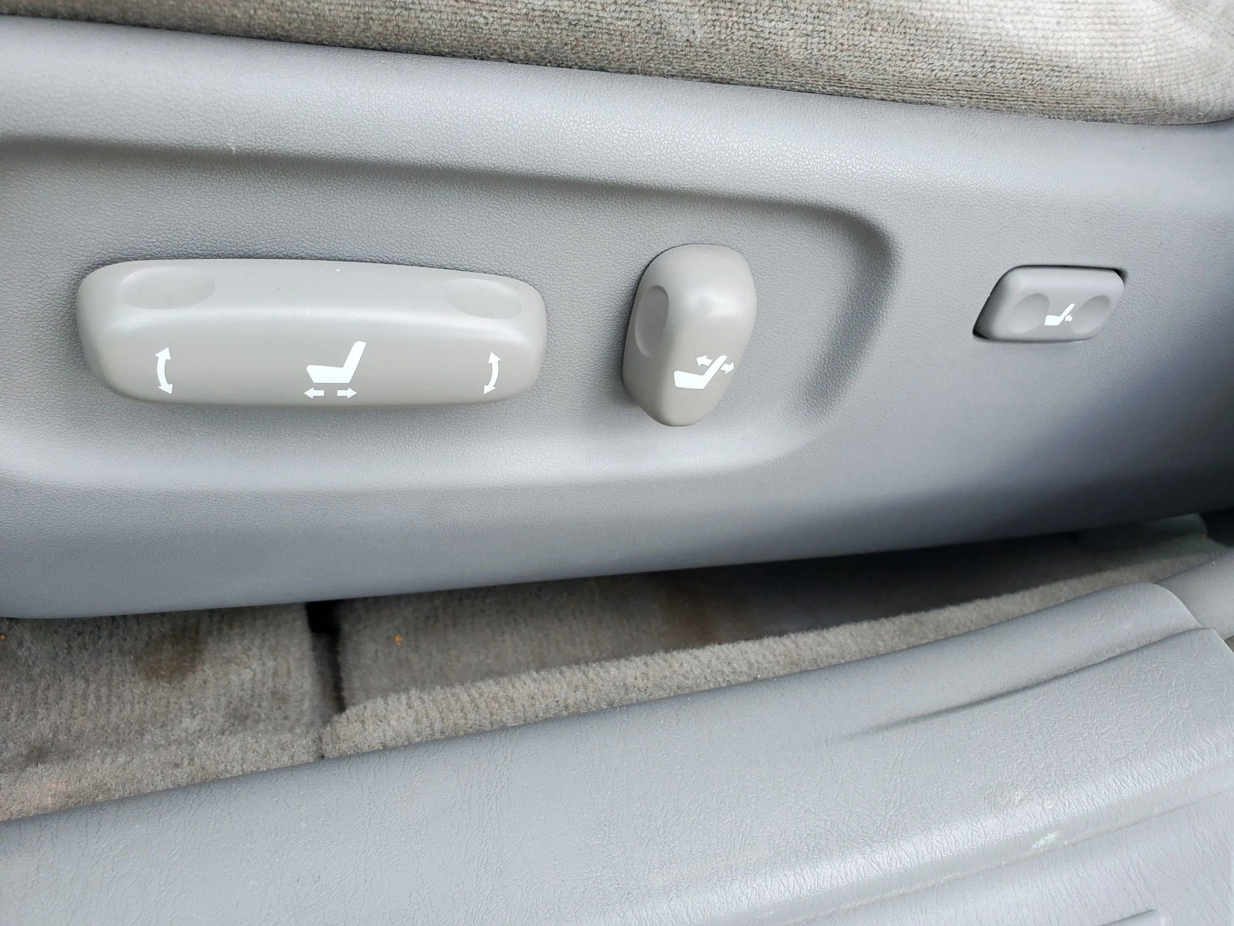 Used 2004 Toyota Camry LE image 37