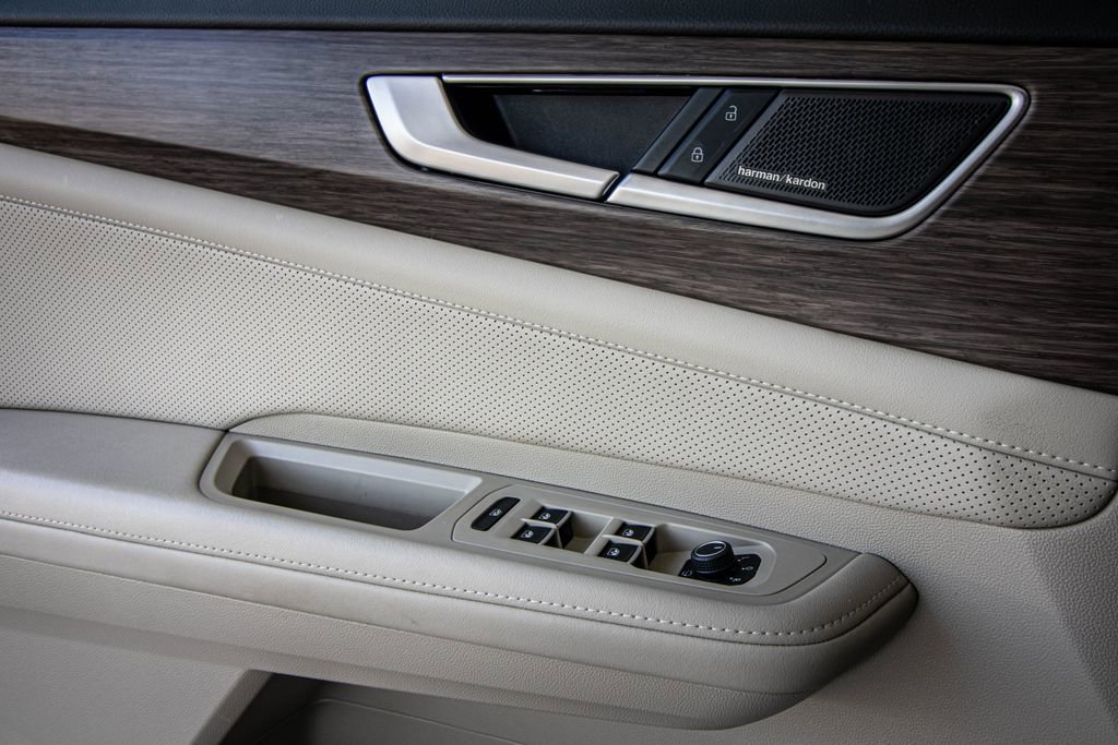 Used 2024 Volkswagen Atlas SEL Premium R-Line image 28