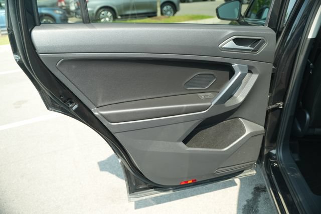 Used 2021 Volkswagen Tiguan SE AWD/4WD image 16