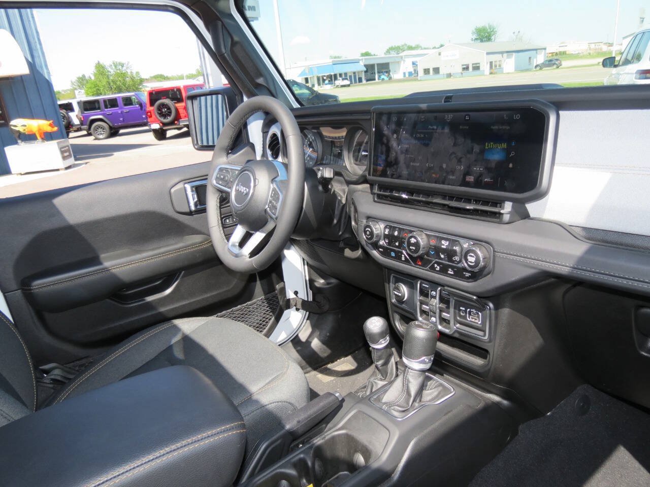 Used 2025 Jeep Wrangler Unlimited Sahara w/ Safety Group AWD/4WD image 7