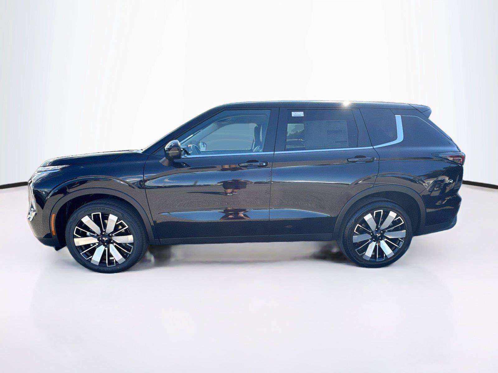 New 2026 Mitsubishi Outlander SE FWD image 2