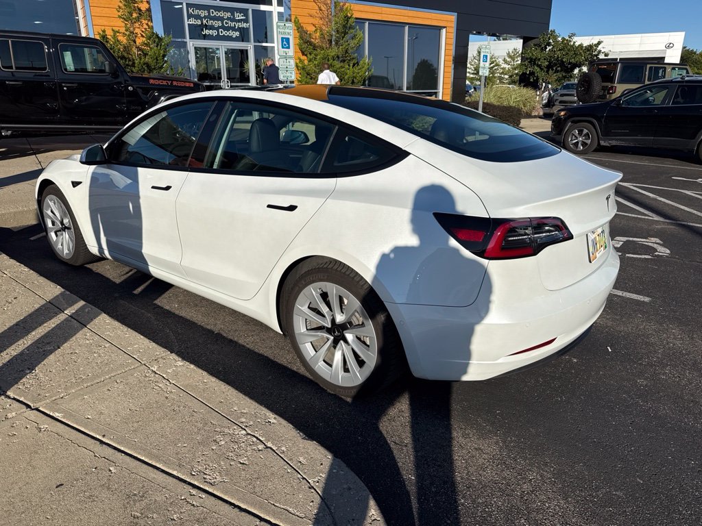 Used 2022 Tesla Model 3 Long Range AWD/4WD image 5