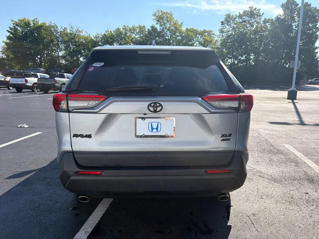 Used 2019 Toyota RAV4 XLE Premium w/ Cold Weather Package AWD/4WD image 4
