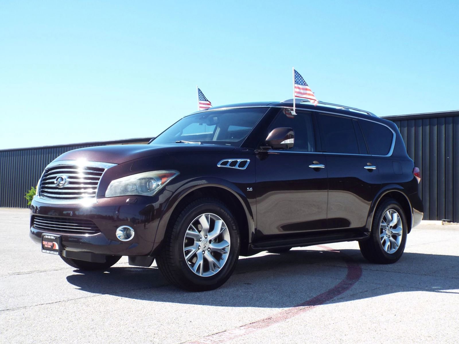 Used 2014 INFINITI QX80 4WD w/ Deluxe Touring Package