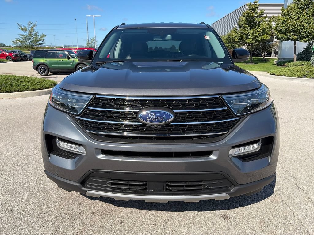 Used 2024 Ford Explorer XLT w/ Equipment Group 202A AWD/4WD image 2