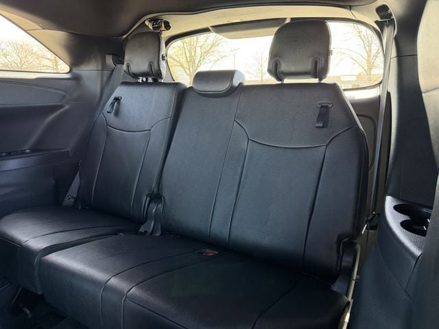 Used 2025 Toyota Sienna XSE image 30