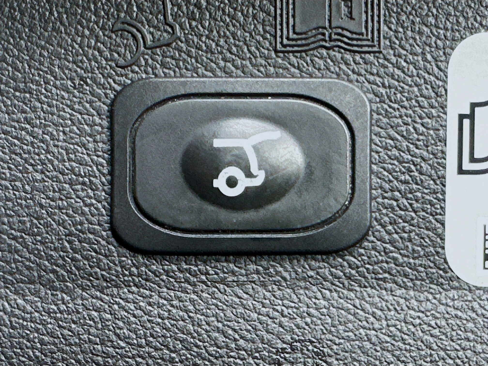 Used 2017 Ford Escape Titanium image 30