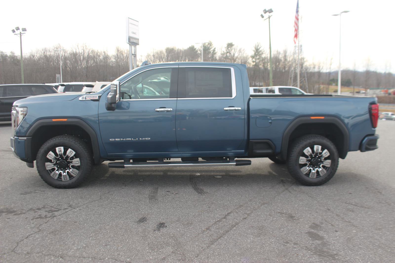 New 2026 GMC Sierra 2500 Denali w/ Denali Reserve Package image 4