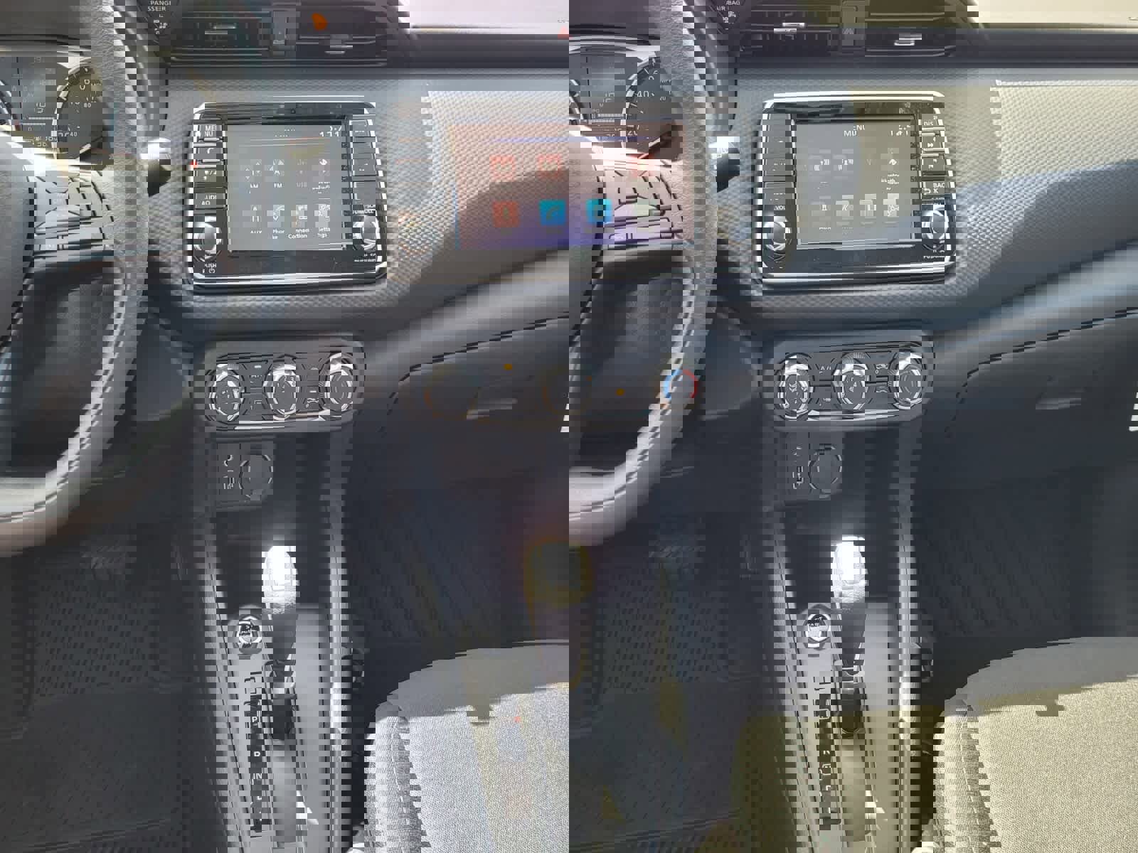 New 2025 Nissan Kicks Play S image 8