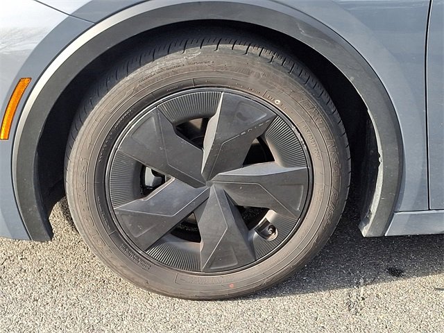 Used 2025 Toyota Prius LE image 8