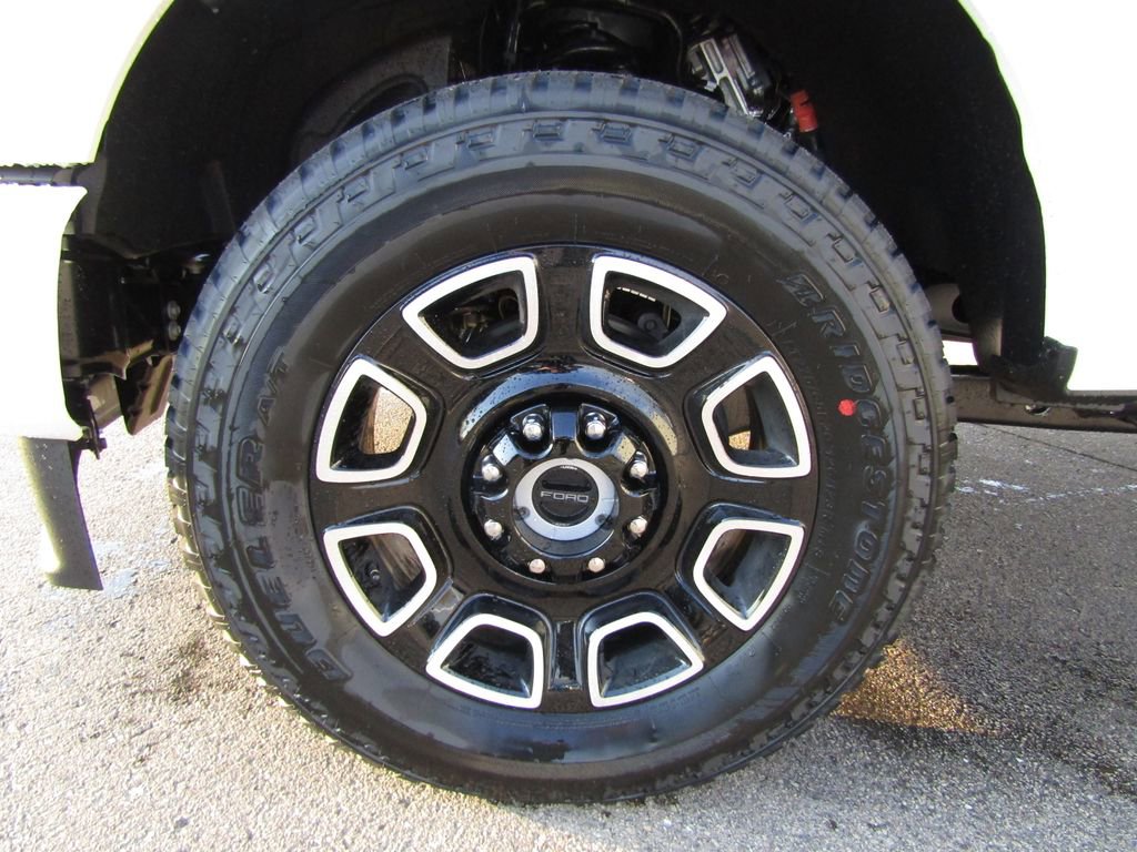 New 2026 Ford F250 Platinum w/ FX4 Off-Road Package image 11