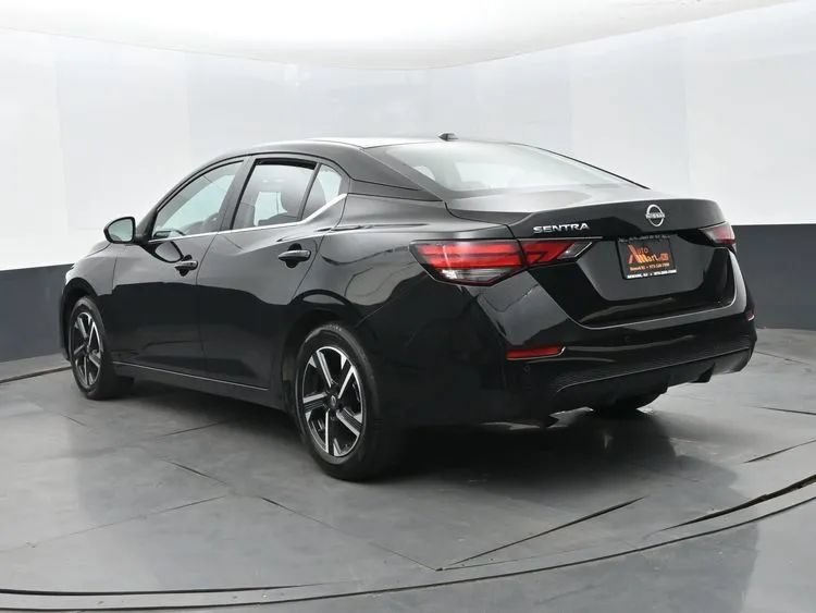 Used 2025 Nissan Sentra SV FWD image 9