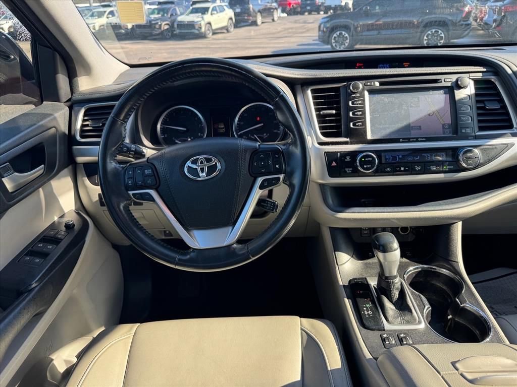 Used 2018 Toyota Highlander XLE image 13