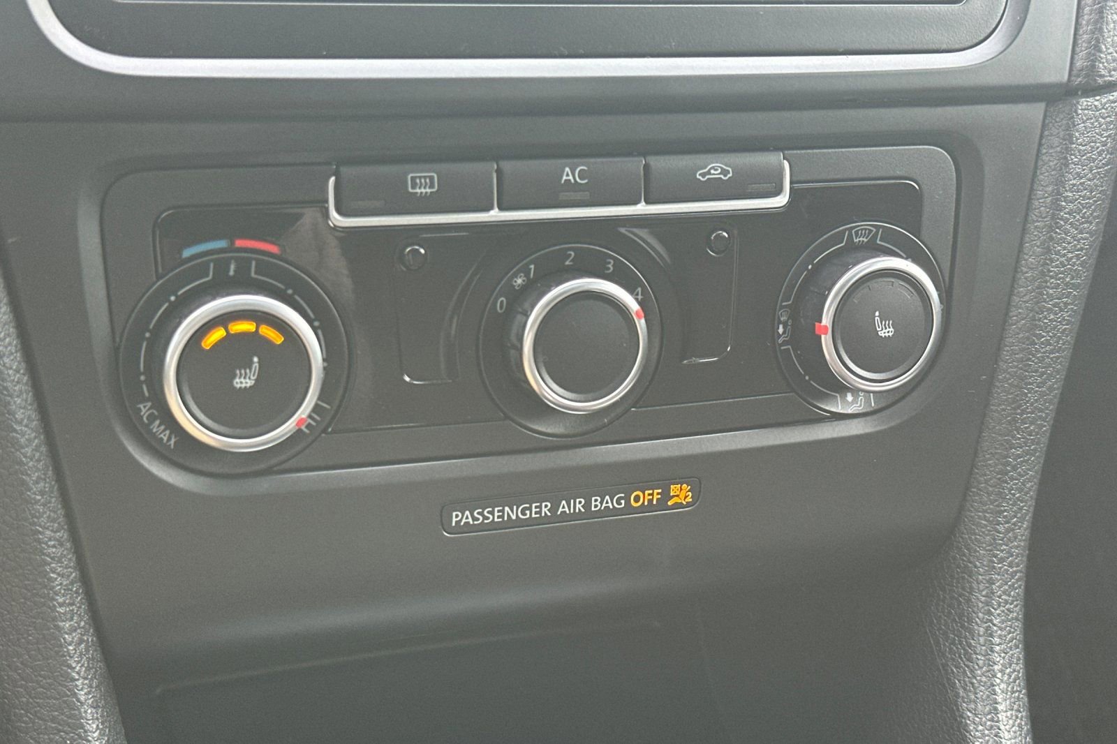 Used 2012 Volkswagen Golf 4-Door image 17