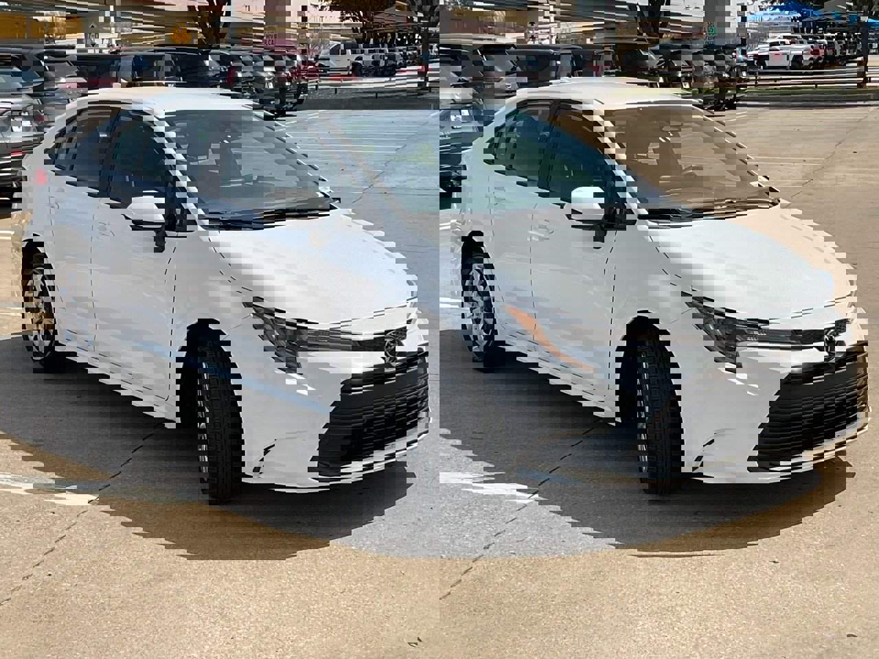 Used 2025 Toyota Corolla LE image 4