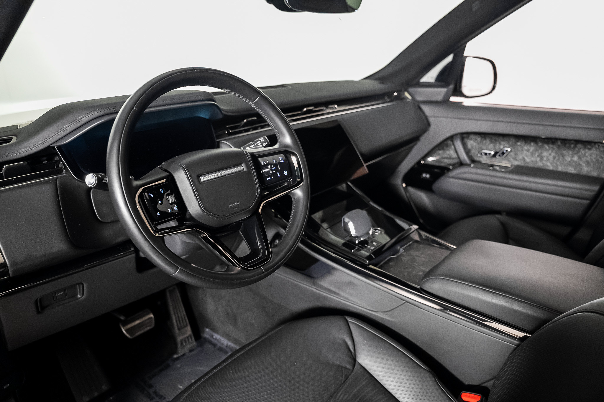 Used 2024 Land Rover Range Rover Sport Dynamic SE AWD/4WD image 2