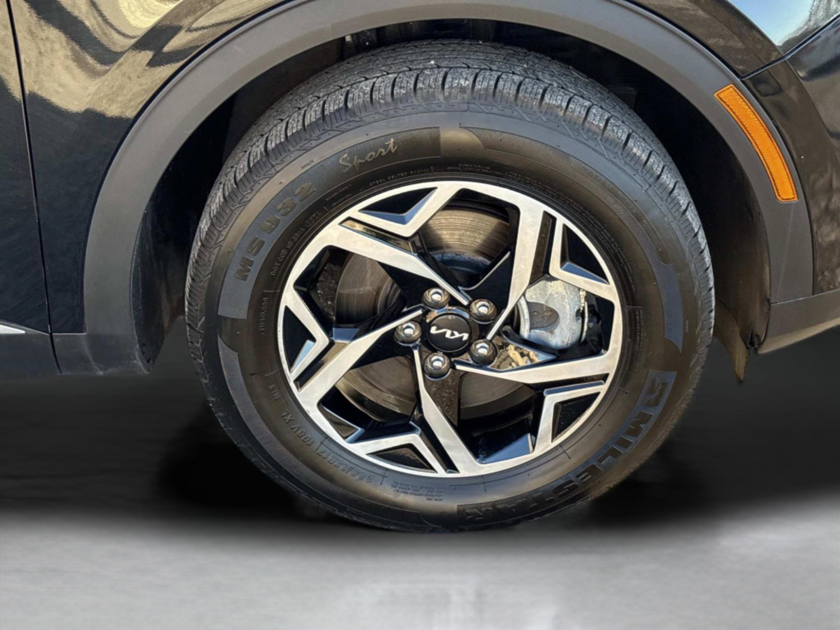 Used 2024 Kia Sportage LX image 9