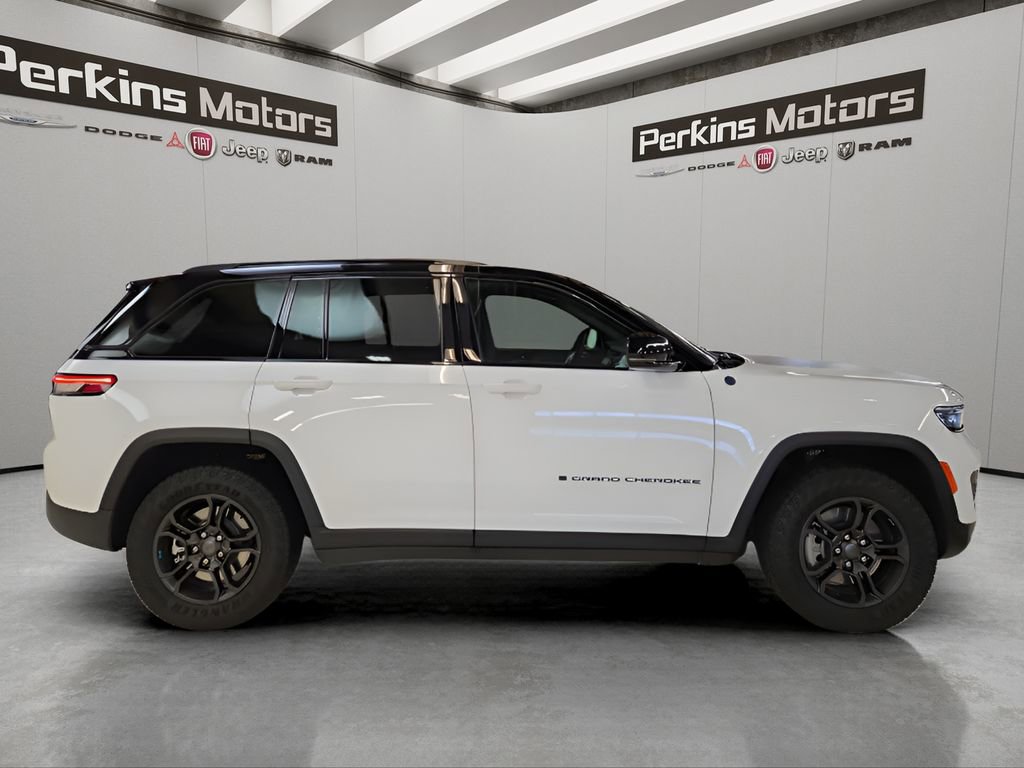 Used 2025 Jeep Grand Cherokee Trailhawk image 4