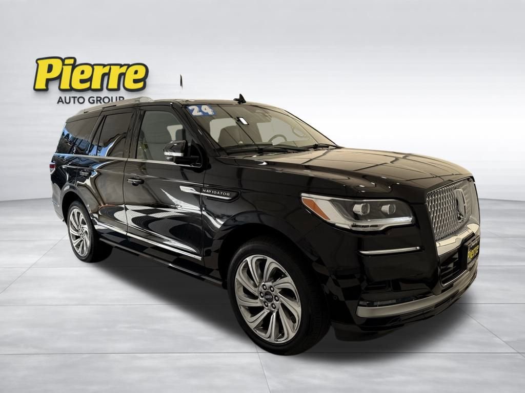 Used 2024 Lincoln Navigator Reserve image 9