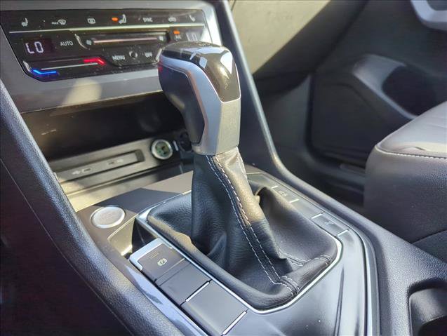 Used 2022 Volkswagen Tiguan SE R-Line FWD image 10