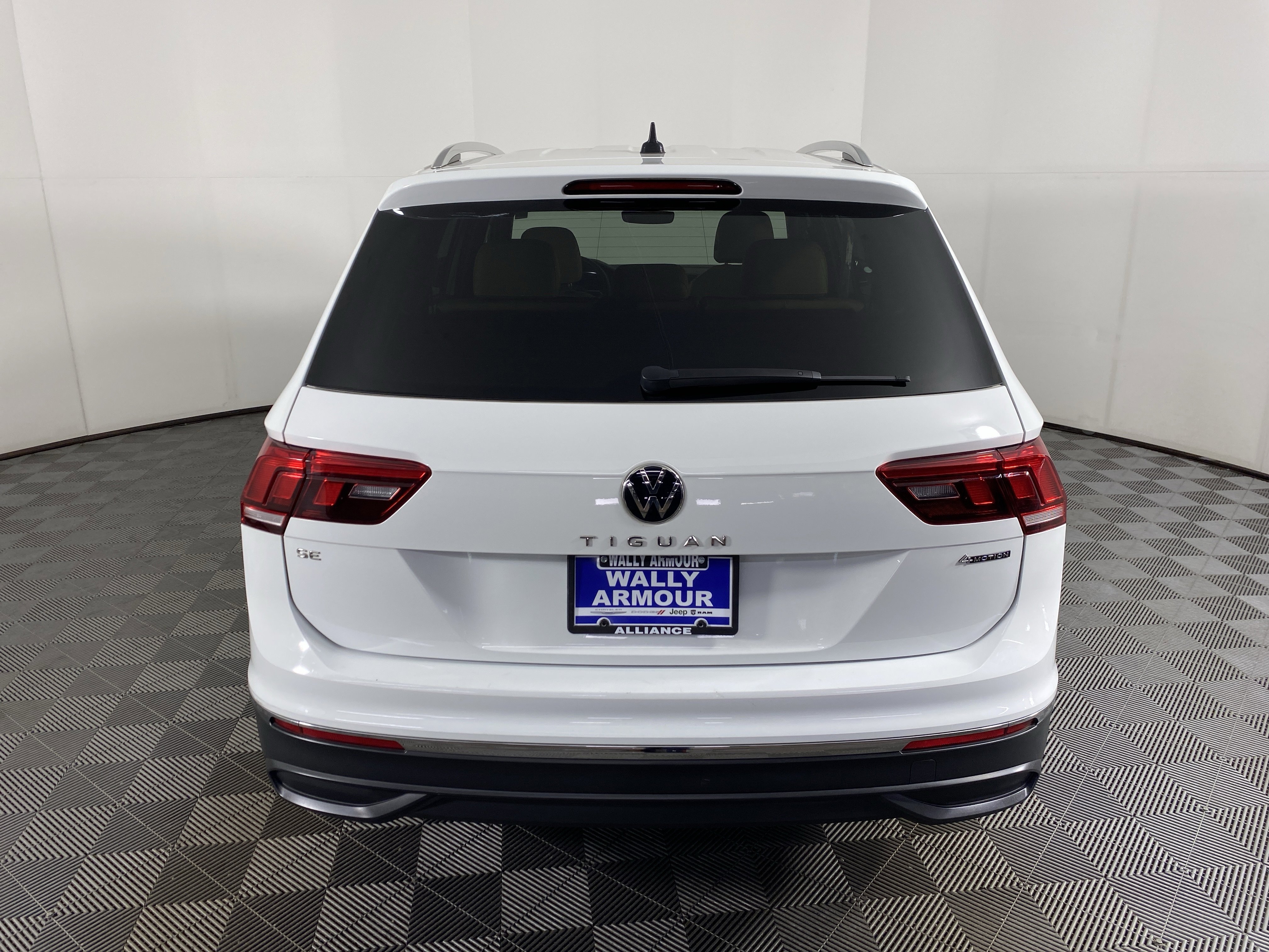 Used 2022 Volkswagen Tiguan SE AWD/4WD image 8
