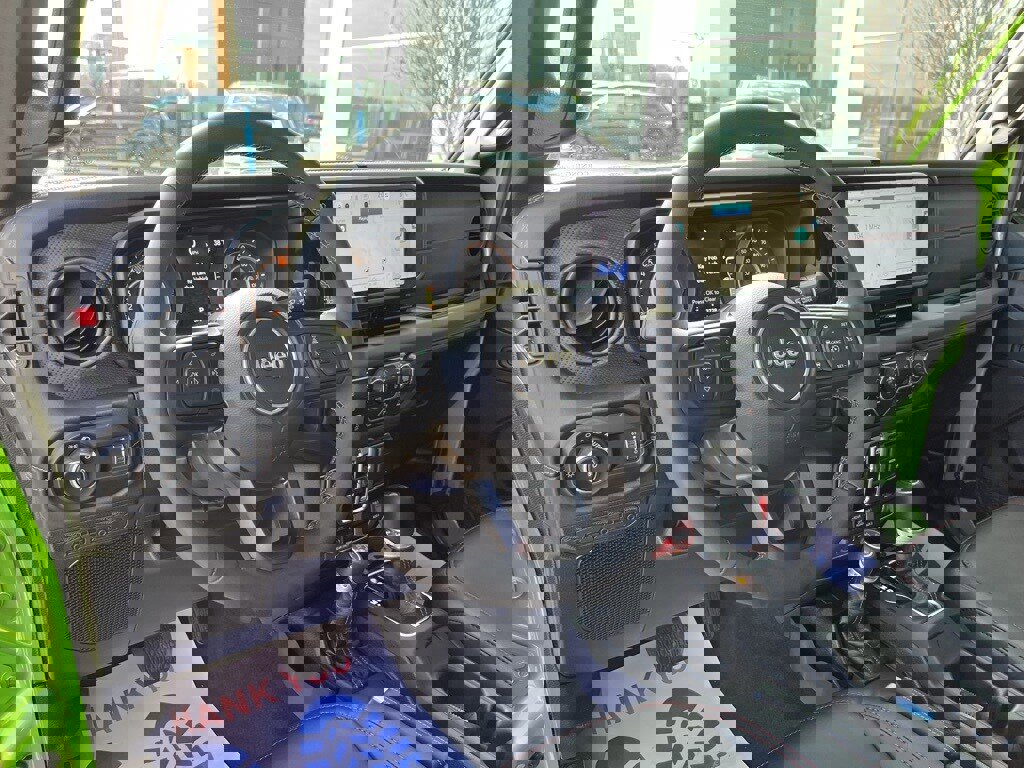 Used 2025 Jeep Wrangler Unlimited Rubicon image 6