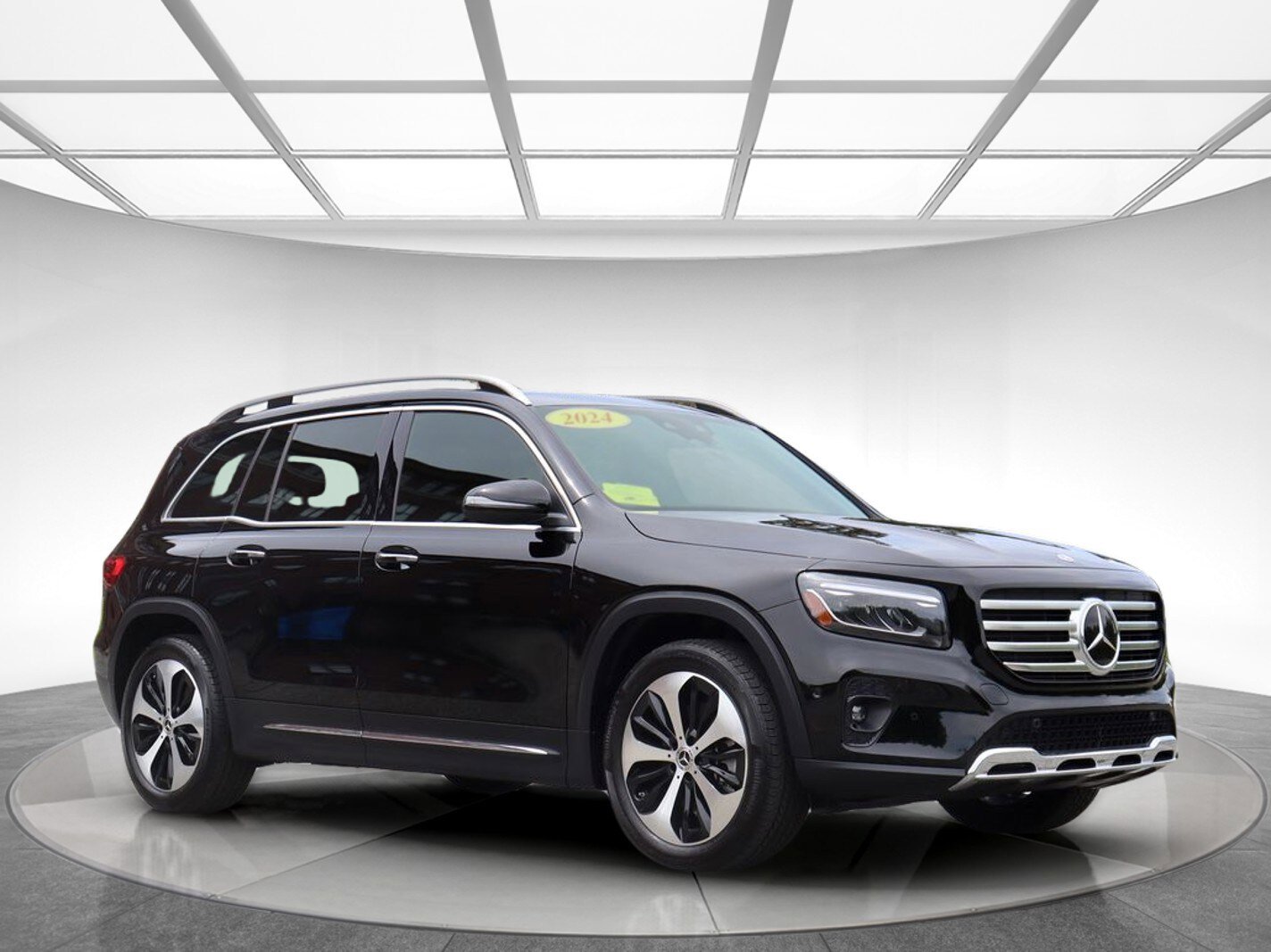 Used 2024 Mercedes-Benz GLB 250 w/ Driver Assistance Package image 3