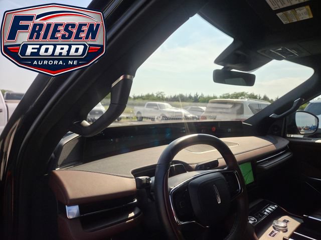 Used 2025 Lincoln Navigator Reserve AWD/4WD image 15