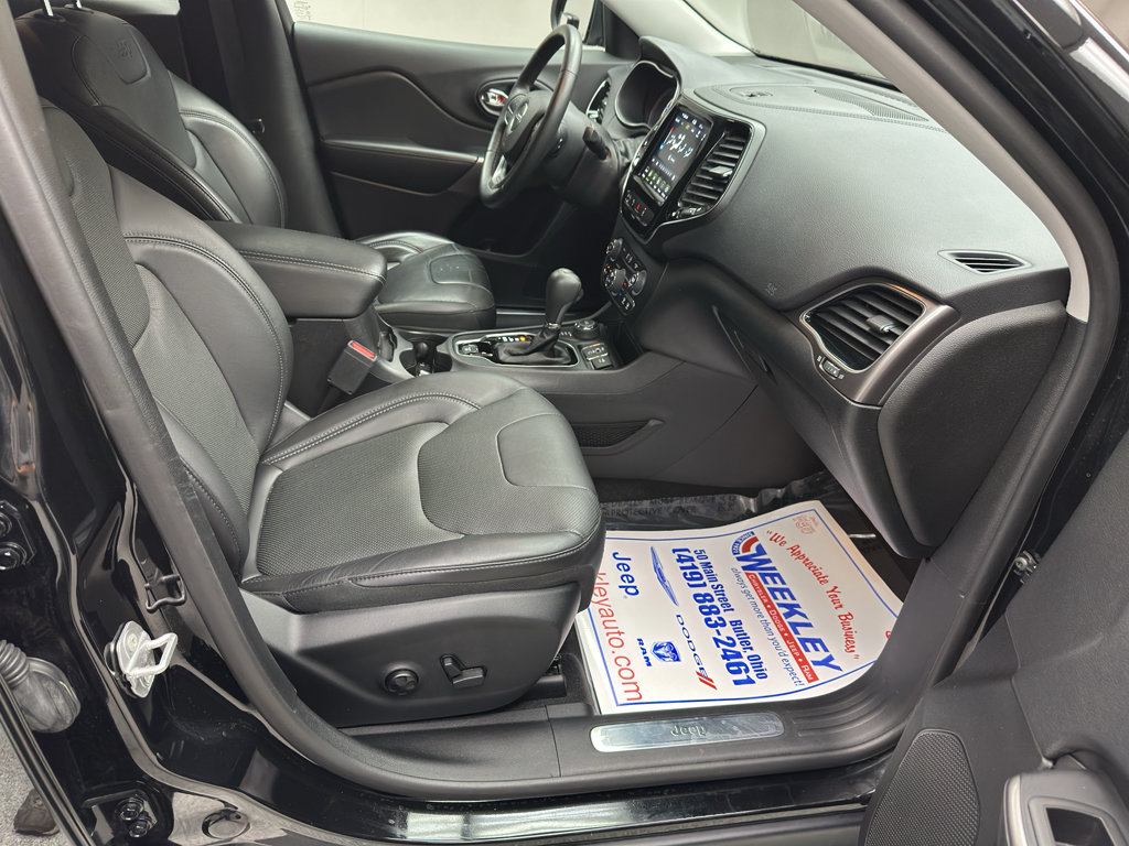 Used 2019 Jeep Cherokee Limited w/ Technology Group AWD/4WD image 16
