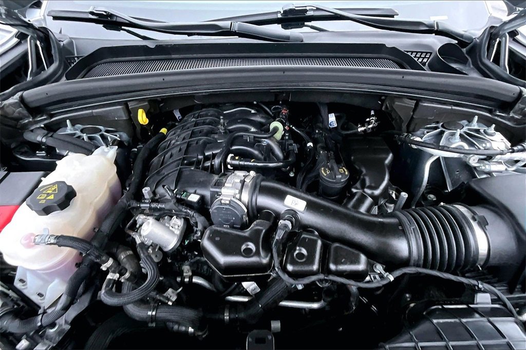 Used 2025 Jeep Grand Cherokee Limited w/ Black Appearance Package image 10