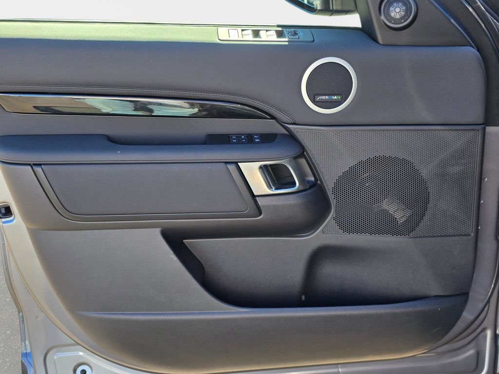 Certified 2025 Land Rover Discovery S AWD/4WD image 28