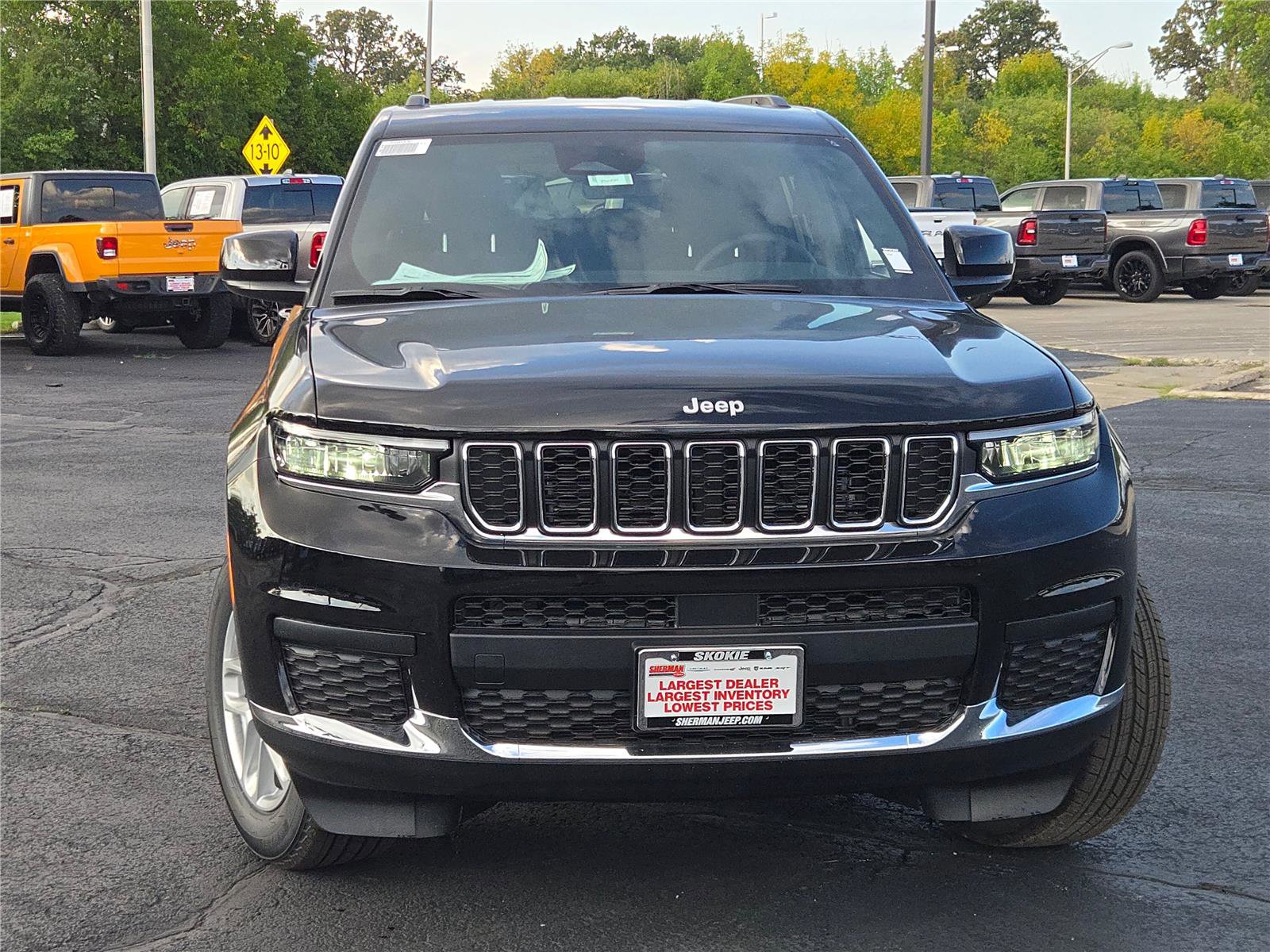 New 2025 Jeep Grand Cherokee L Laredo w/ MOPAR Finishing Package image 4