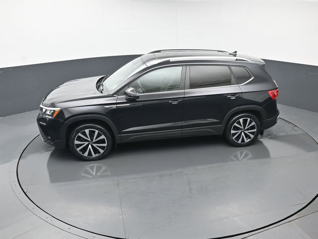 Used 2022 Volkswagen Taos SE w/ Panoramic Sunroof Package image 39