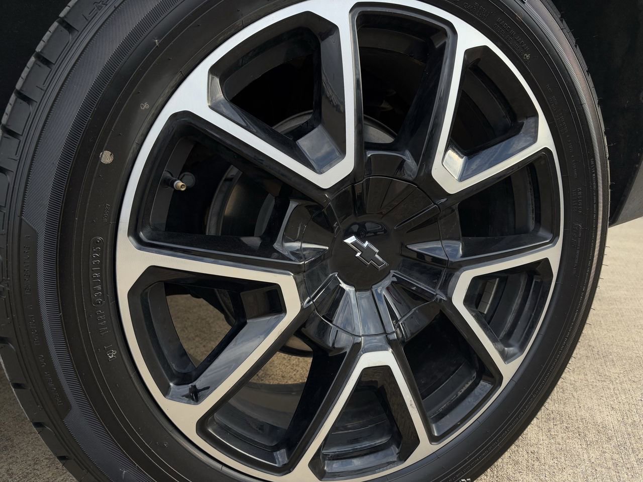 Used 2024 Chevrolet Suburban RST image 11