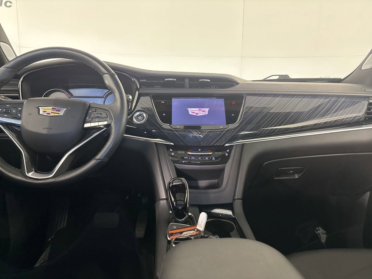Used 2025 Cadillac XT6 Premium Luxury image 24