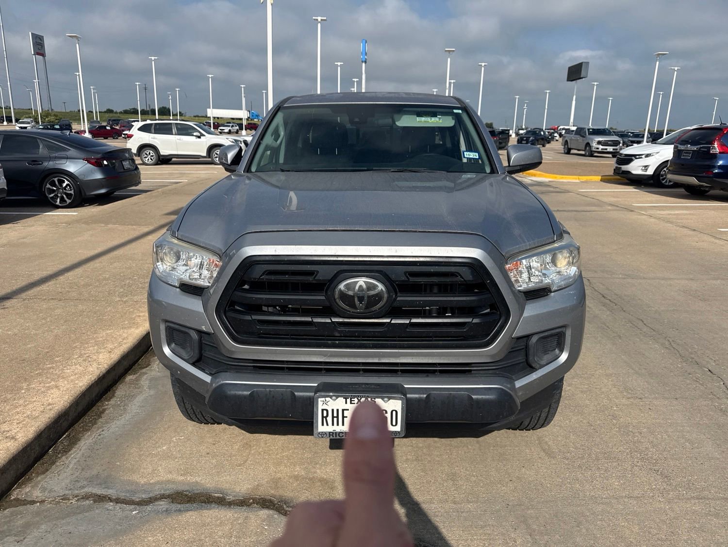 Used 2019 Toyota Tacoma SR RWD image 2