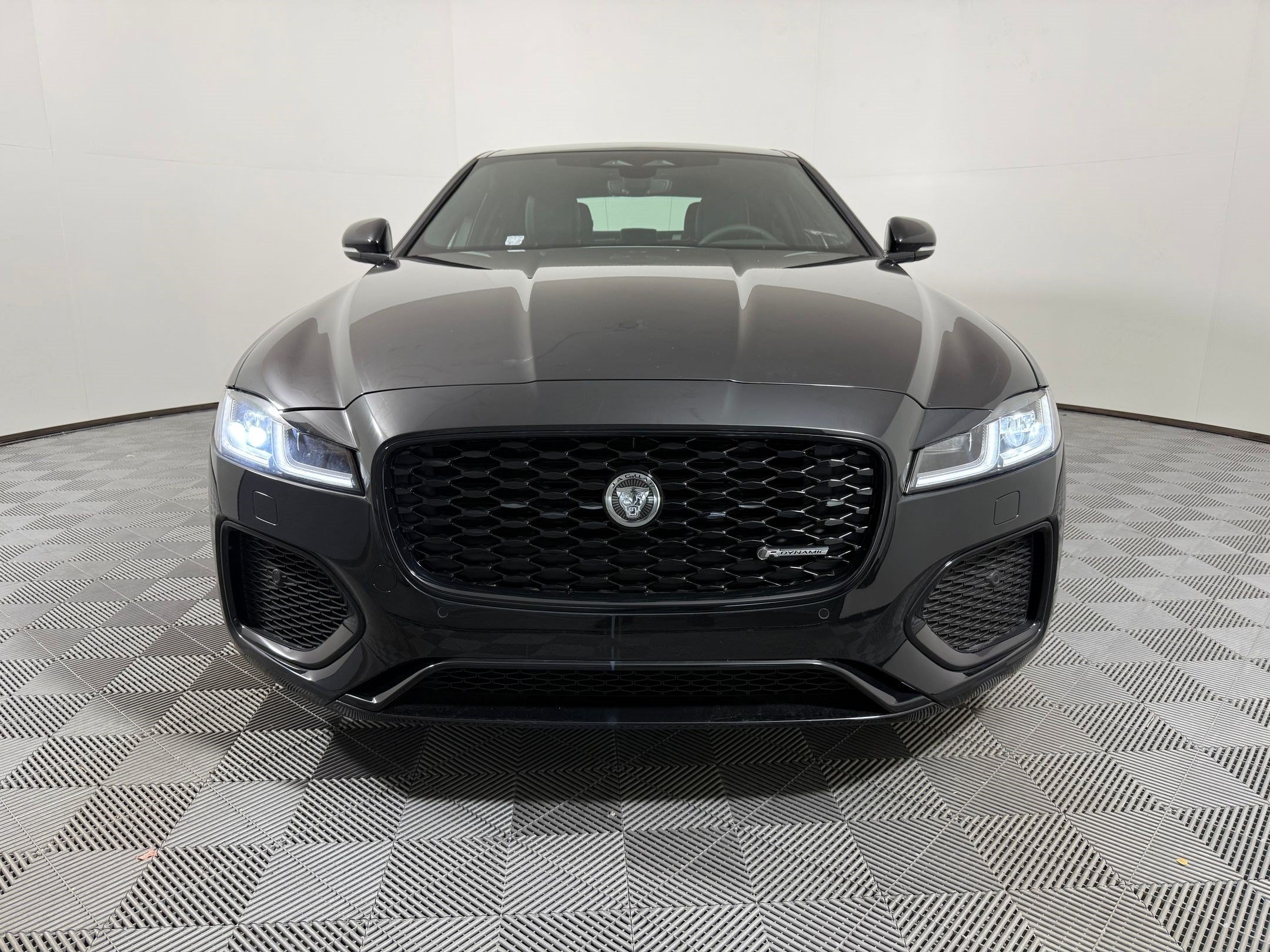 Used 2024 Jaguar XF R-Dynamic SE AWD/4WD image 5