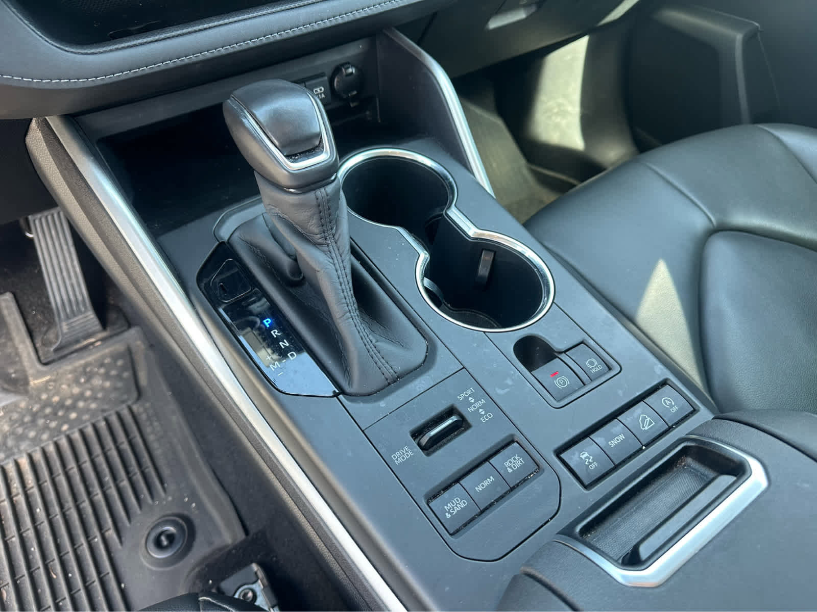 Used 2020 Toyota Highlander XLE AWD/4WD image 15