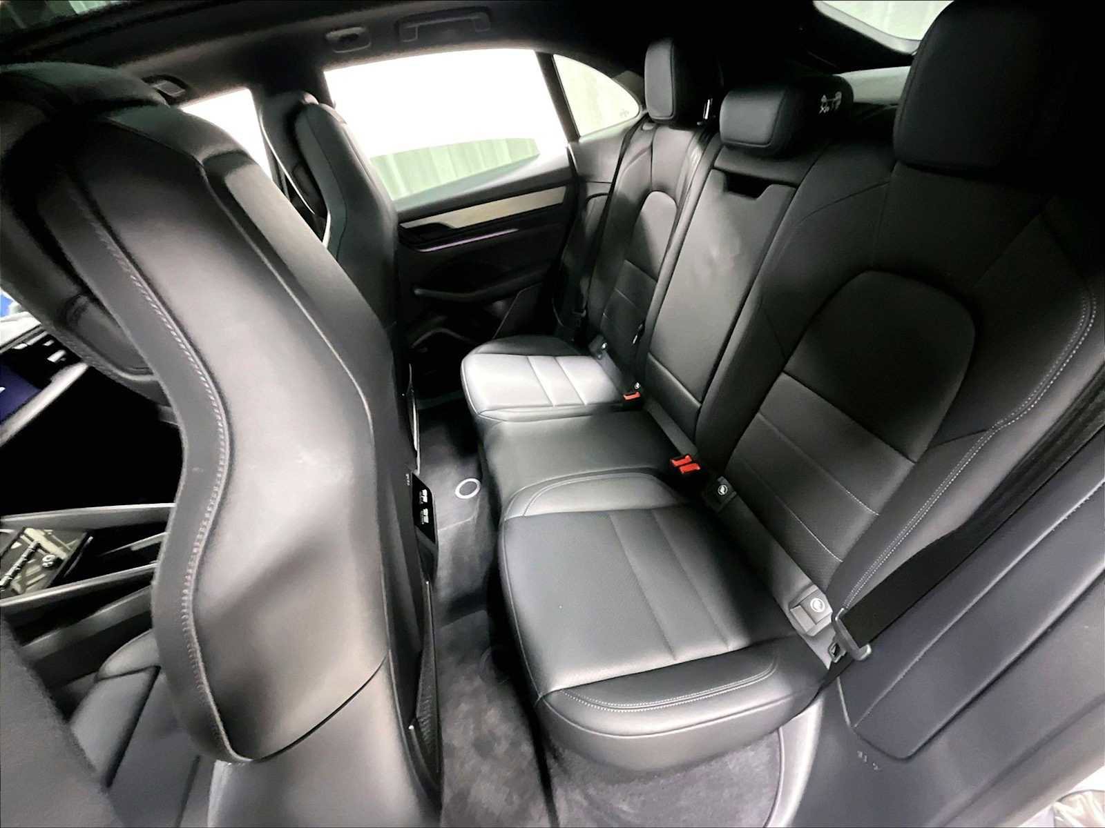 Used 2025 Porsche Macan Electric image 31