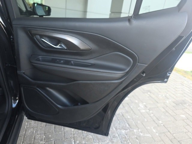 Used 2023 GMC Terrain SLT image 12