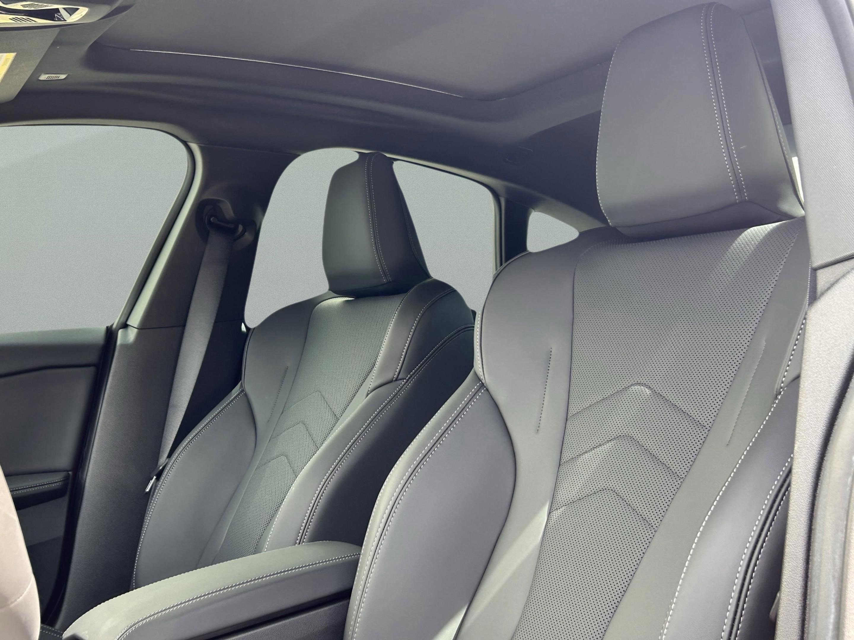 Used 2025 BMW M235i xDrive w/ Premium Package image 31