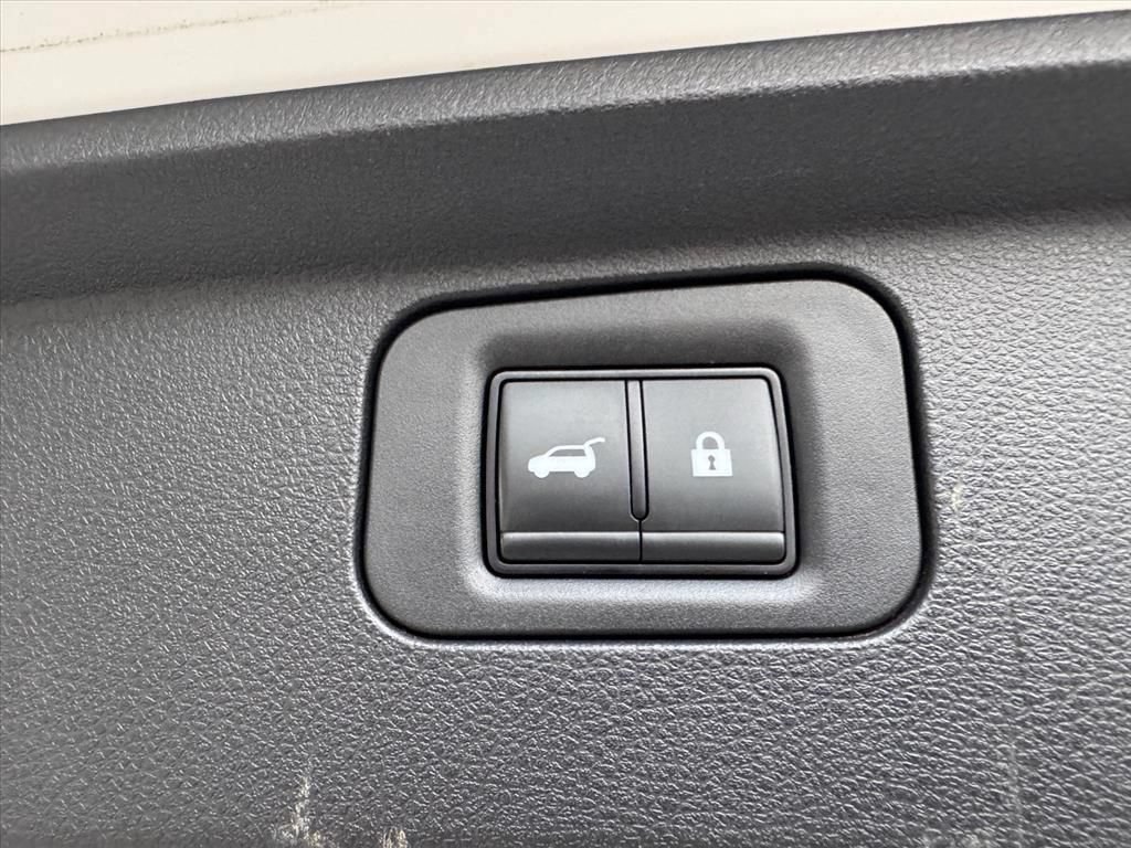 Certified 2025 Nissan Armada SL w/ Captain's Chari Seat Package AWD/4WD image 11