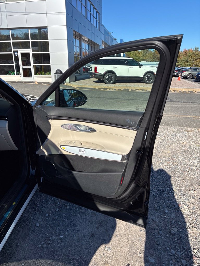 New 2027 Genesis GV70 2.5T Select AWD/4WD image 18