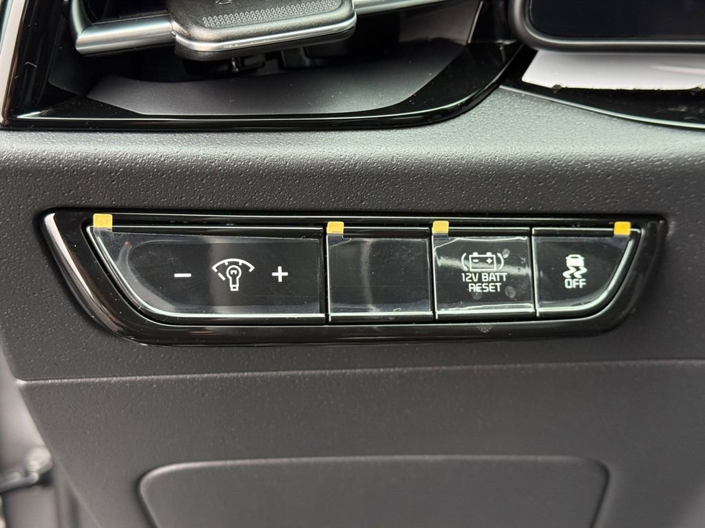 Certified 2025 Kia Niro EX Touring image 23