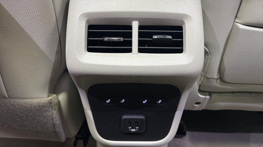 Used 2024 GMC Terrain Denali w/ Denali Premium Package image 38