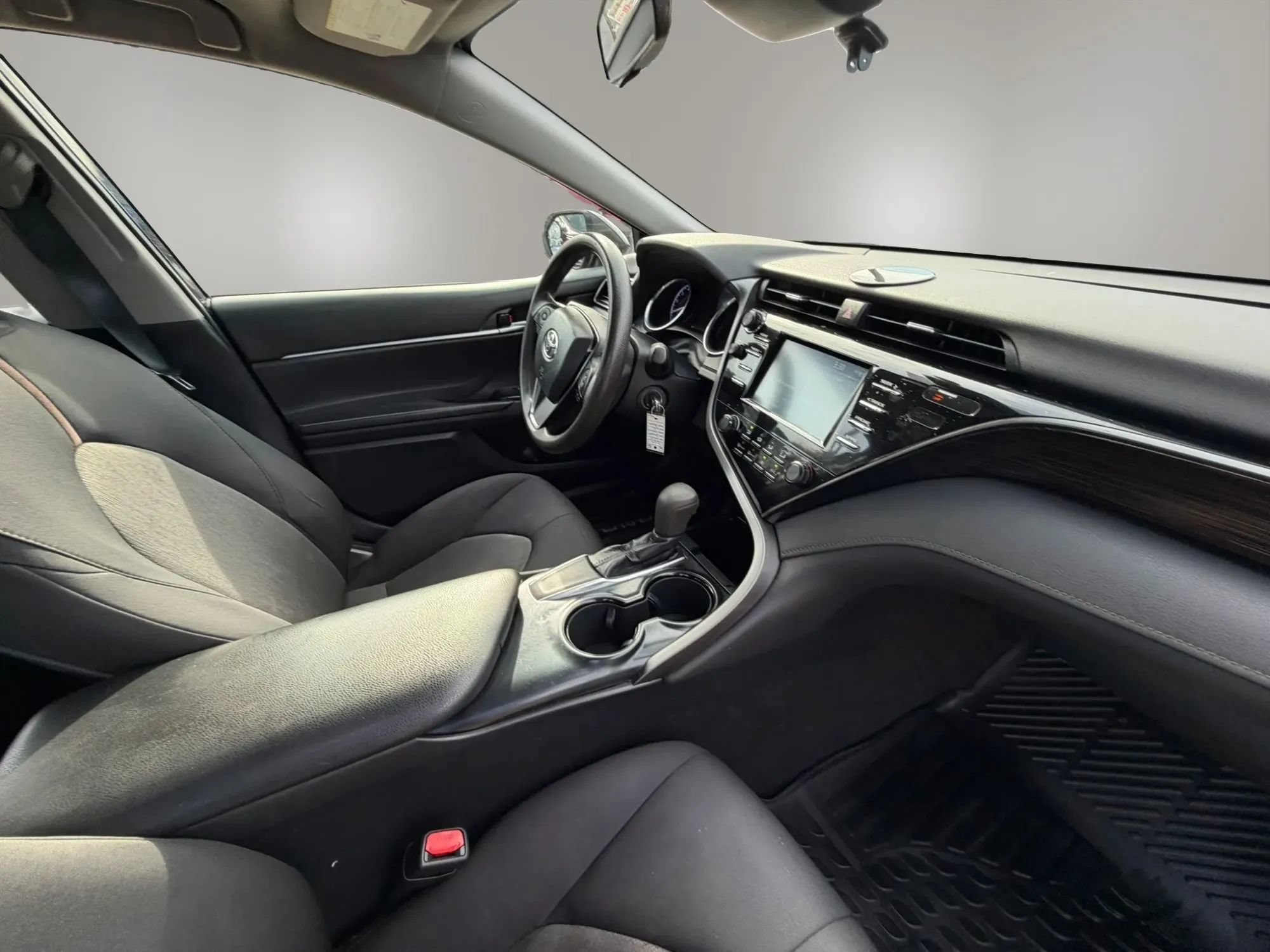 Used 2019 Toyota Camry LE FWD image 13