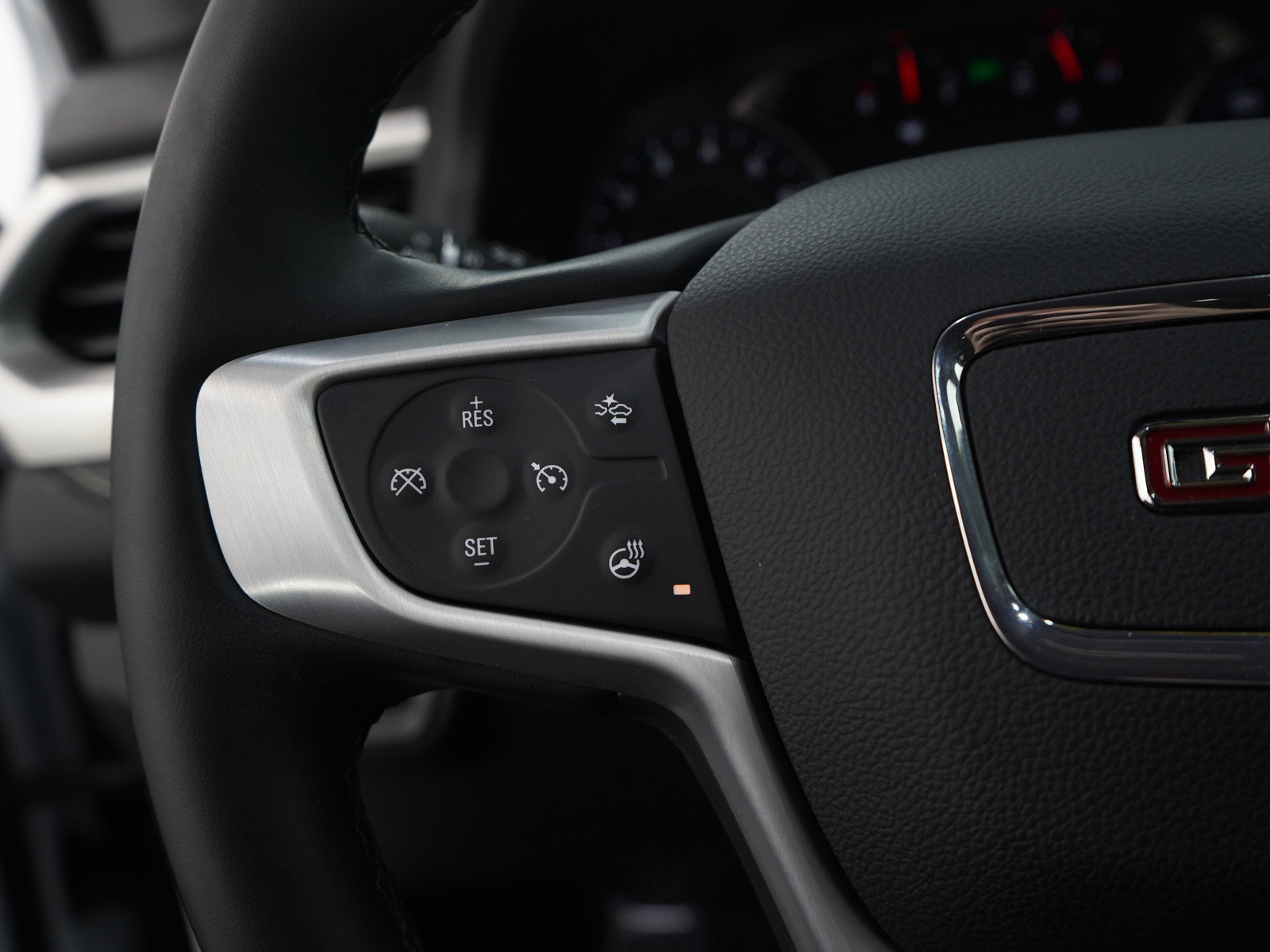 Used 2023 GMC Acadia SLT w/ Elevation Edition image 32