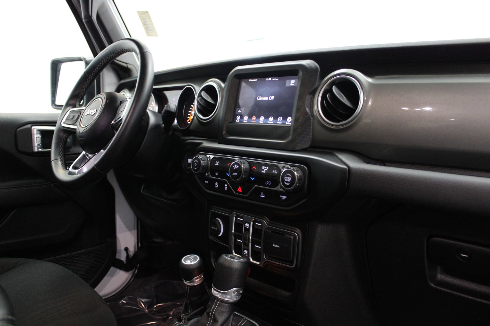 Used 2021 Jeep Wrangler Unlimited Sahara w/ Dual Top Group image 27