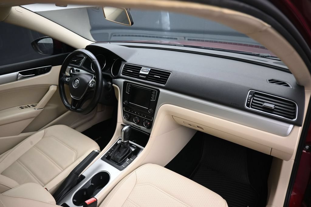 Used 2019 Volkswagen Passat 2.0T Wolfsburg w/ Wheels & Sunroof Package FWD image 43