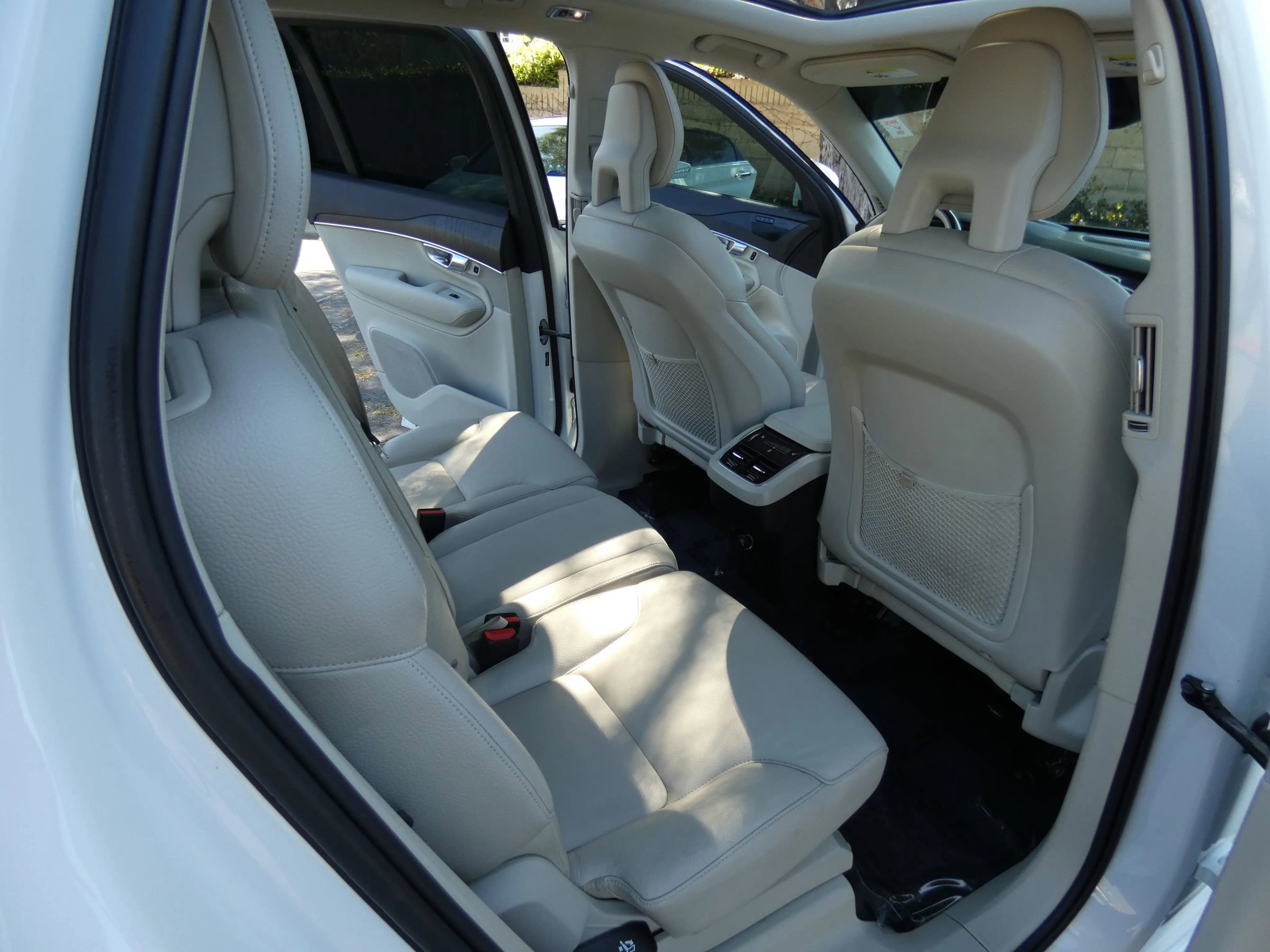 Used 2020 Volvo XC90 T6 Momentum image 25